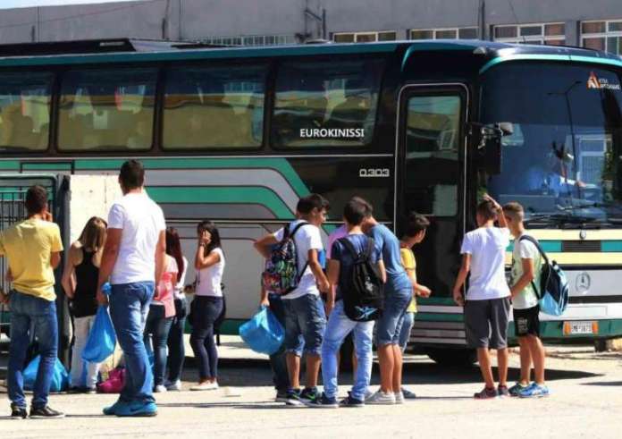 Σχολικές εκδρομές: Πώς θα γίνονται μονοήμερες και πενθήμερες – Η απόφαση του υπουργείου Παιδείας