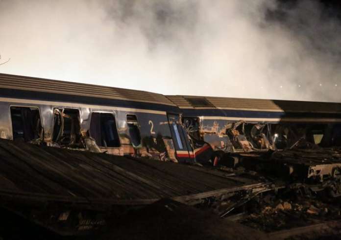 Τραγωδία στα Τέμπη: Συγγενείς των θυμάτων καταγγέλλουν επίσπευση μεταφοράς των βαγονιών