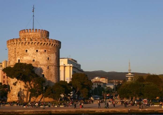 Παράτησε μπάζα σε κεντρικό δρόμο της Θεσσαλονίκης – Τον έκανε «τσακωτό» ο δήμαρχος και του επέβαλε τσουχτερό πρόστιμο