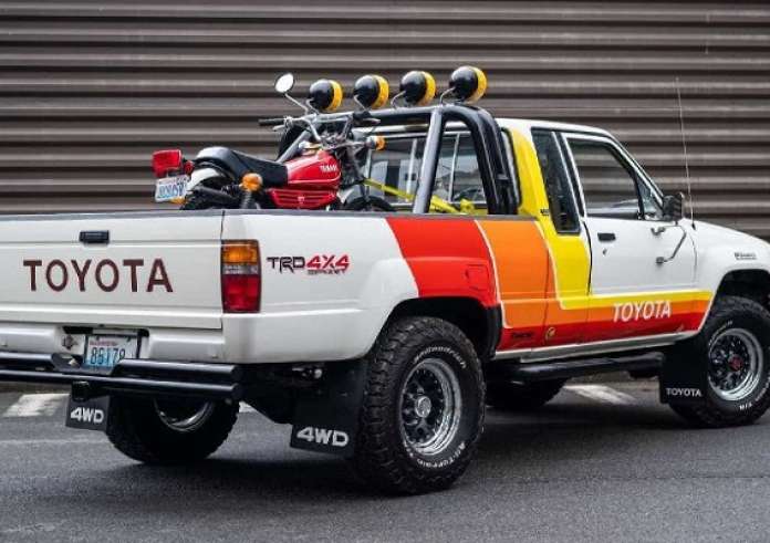 Αν αγοράσεις αυτήν τη Yamaha GT80, σου δίνουν δώρο ένα Toyota Hilux