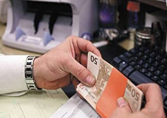 Απόλυση τραπεζικής υπαλλήλου που είχε ελέγξει 170 λογαριασμούς χωρίς υπηρεσιακό λόγο