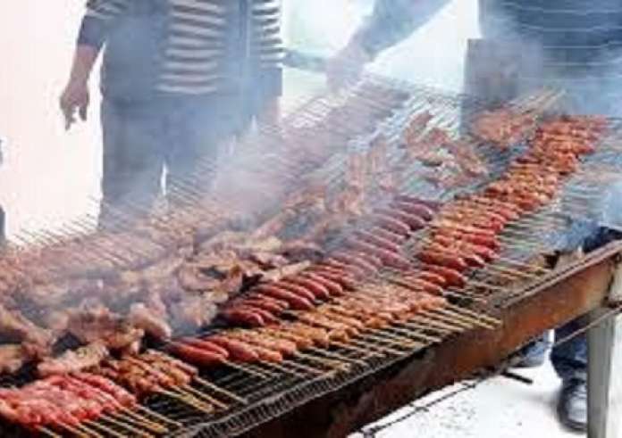 Τσικνοπέμπτη: Τι γιορτάζουμε και τι συμβολίζει;