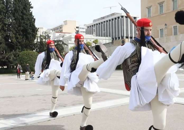 «Εκδικητική προς τον Ρούτσι» η τροπολογία του Άγνωστου Στρατιώτη