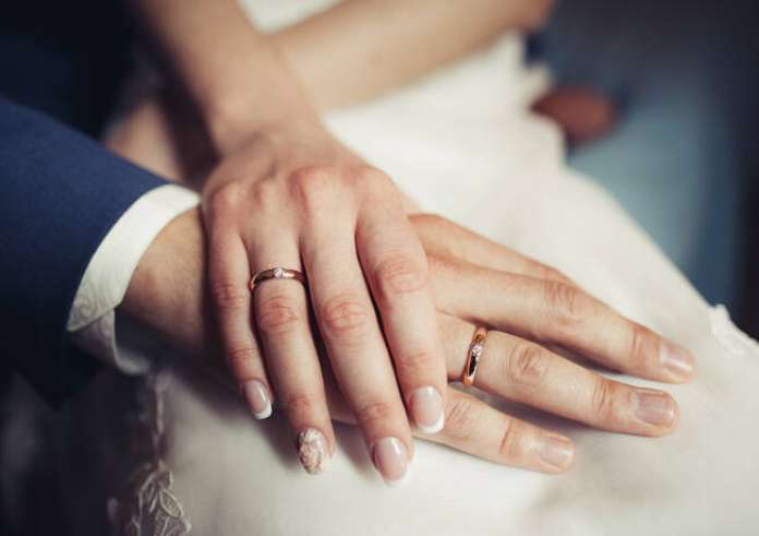 Είδα το δάχτυλό μου να πετά πάνω από το καροτσάκι και να προσγειώνεται στην καρότσα του αγροτικού