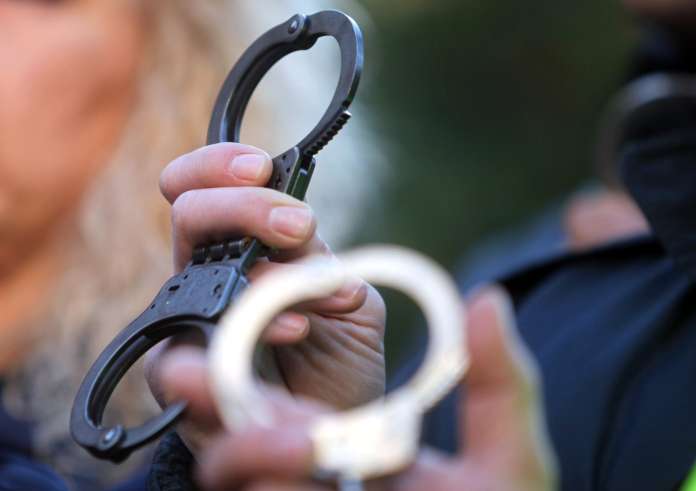 Χρυσές δουλειές έκαναν οι επίορκοι υπάλληλοι σε Κτηματολογικά Γραφεία της Αθήνας – 9 συλλήψεις