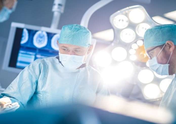 Θεμιστοκλέους: Ξεκίνησε η αποστολή των SMS για τα δωρεάν απογευματινά χειρουργεία σε ιδιωτικά νοσοκομεία