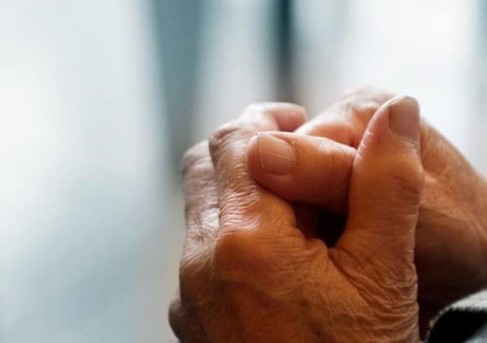 Θεσσαλονίκη: Ρομά προσποιήθηκαν τους τεχνικούς εταιρείας ηλεκτρικού ρεύματος & έκλεψαν €100.000 από ηλικιωμένη