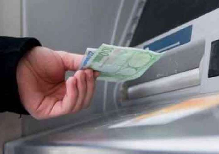 Πώς μπορείς να κάνεις ανάληψη μετρητών χωρίς τραπεζική κάρτα;