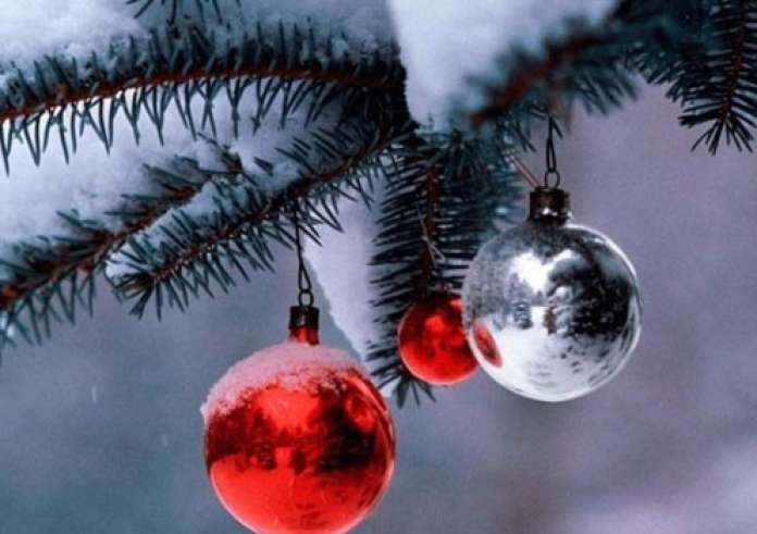 Αν στολίζεις νωρίς το σπίτι για τα Χριστούγεννα, η ψυχολογία λέει κάτι για εσένα