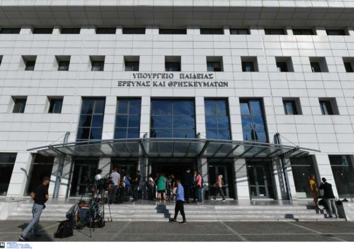 Ηλεκτρονικές πλατφόρμες, καταγγελίες, ποινές και αποβολές, η νέα παιδαγωγική του υπουργείου Παιδείας στον 21ο αιώνα