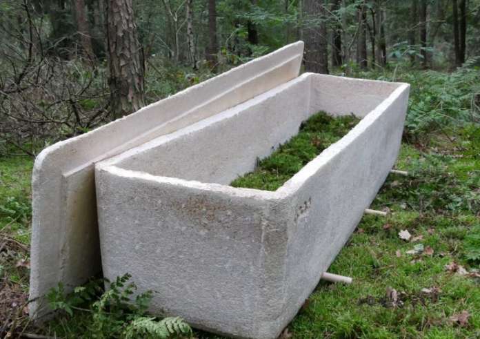 Στην Ολλανδία χρησιμοποιήθηκε ζωντανό φέρετρο μετά από μήνες δοκιμών