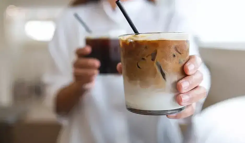 Καφές: Πόσους μπορούμε να πίνουμε καθημερινά; Τα θετικά και οι συνέπειές της υπερκατανάλωσης