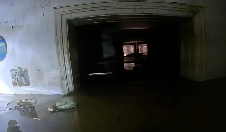Οι βατραχάνθρωποι του Λιμενικού μπήκαν στα πλημμυρισμένα σπίτια στην Καρδίτσα