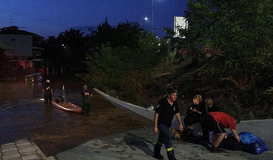 Νέα νύχτα θρίλερ στη Θεσσαλία με τον Πηνειό: Αγωνία για πλημμύρες - 112 για εκκενώσεις