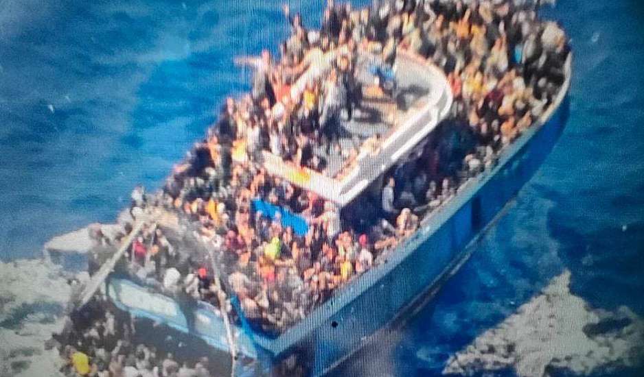 Το BBC «καίει» το Λιμενικό για το ναυάγιο στην Πύλο - Οι επιζώντες «φιμώθηκαν και εκφοβίστηκαν»
