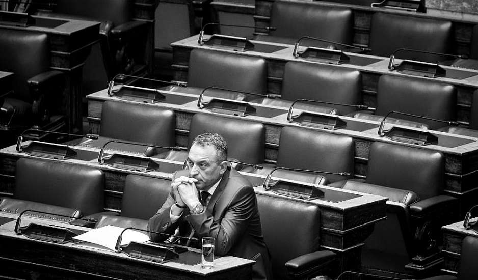Βασίλης Στίγκας: Μόνος και έρημος στα έδρανα της Βουλής ο πρόεδρος των «Σπαρτιατών»