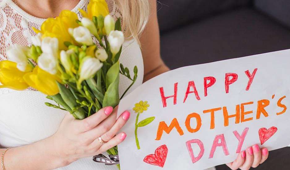 Γιορτή της Μητέρας: Πέντε τρόποι για να δείξεις στη μαμά σου ότι την αγαπάς χωρίς να της το πεις