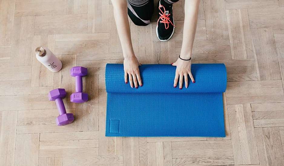 Wall Pilates: 5 κινήσεις που πρέπει να δοκιμάσετε στο σπίτι - Τα οφέλη