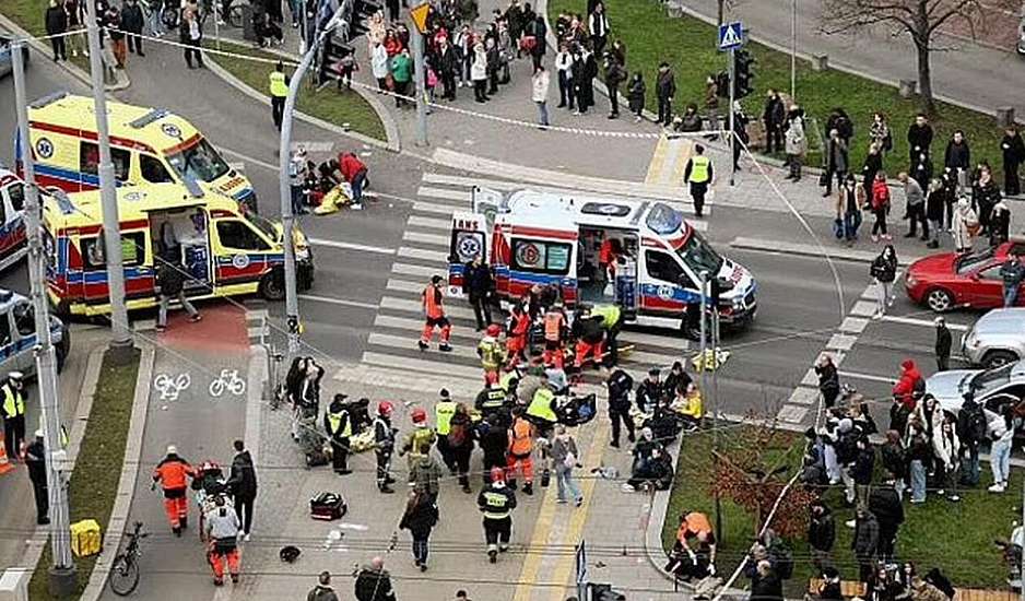 Συναγερμός στην Πολωνία: Αυτοκίνητο έπεσε πάνω σε πλήθος – Τουλάχιστον 17 τραυματίες