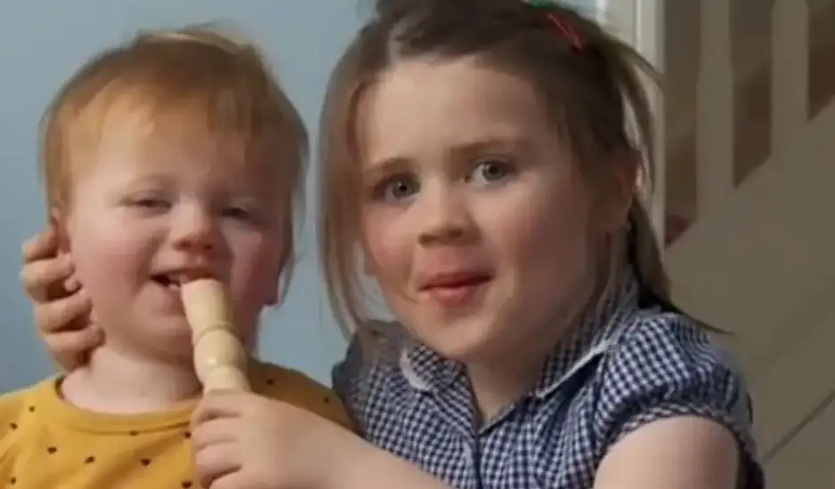 Κοριτσάκι που γεννήθηκε κωφό άκουσε για πρώτη φορά μέσω πρωτοποριακής μεθόδου – Συγκινητικό βίντεο