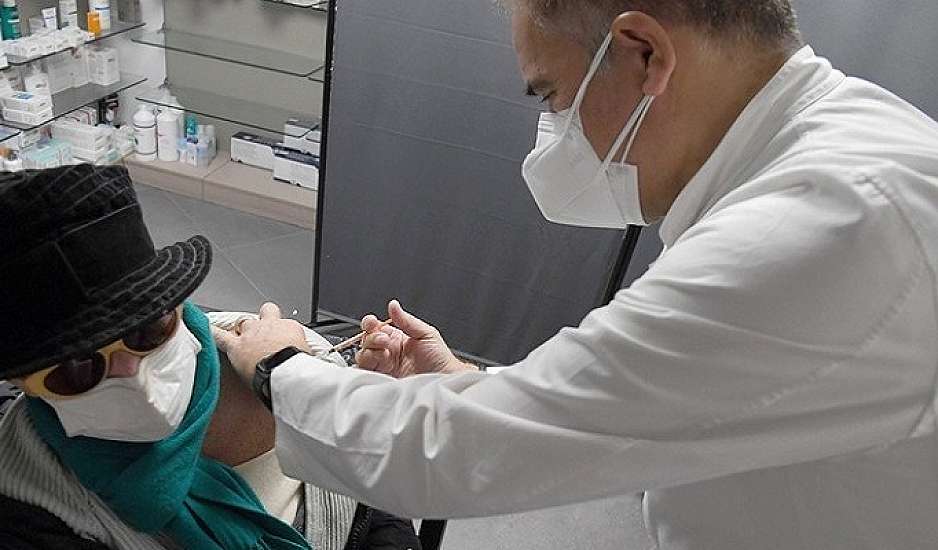 Ευρωβαρόμετρο: Το 75% των Ευρωπαίων υπέρ του εμβολιασμού κατά του κορονοϊού