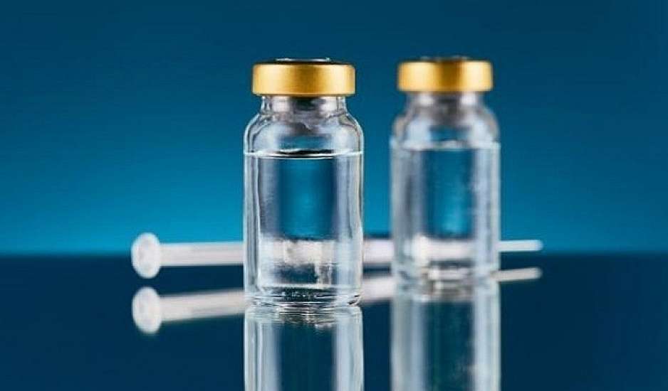 Όμικρον VS δύο δόσεις mRNA εμβολίων – Ποιο το προφίλ προστασίας