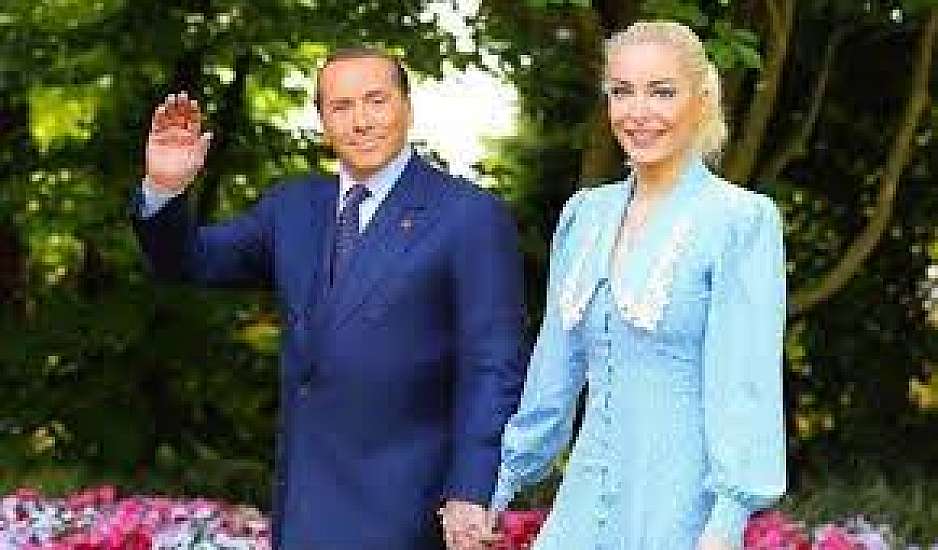 Μπερλουσκόνι: Η 33χρονη γυναίκα του και το γαμήλιο πάρτι των 400.000 ευρώ