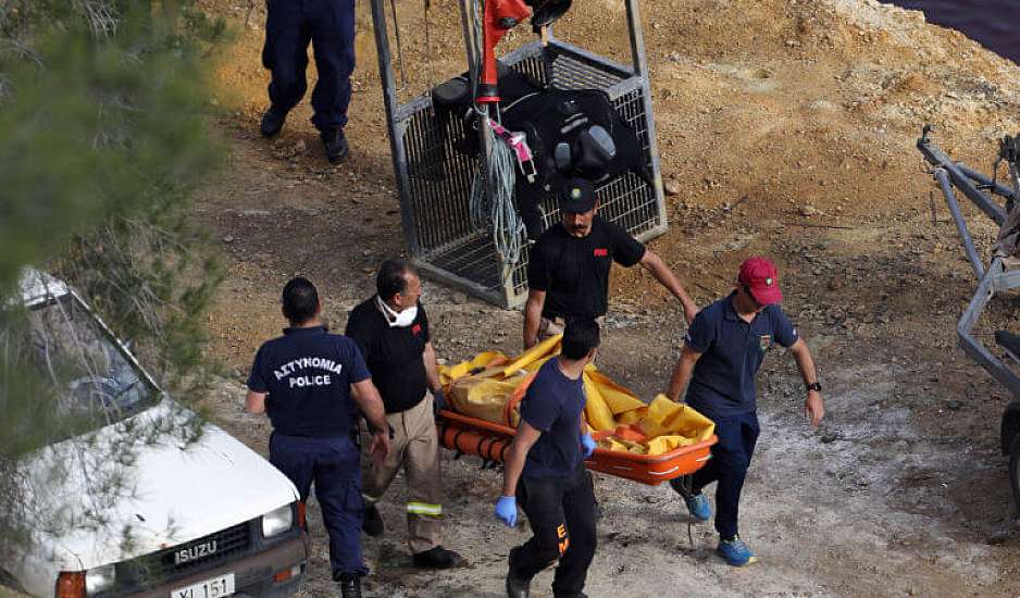 Κύπρος: Λύγισαν οι πυροσβέστες όταν ανακάλυψαν την βαλίτσα με την 8χρονη Έλενα