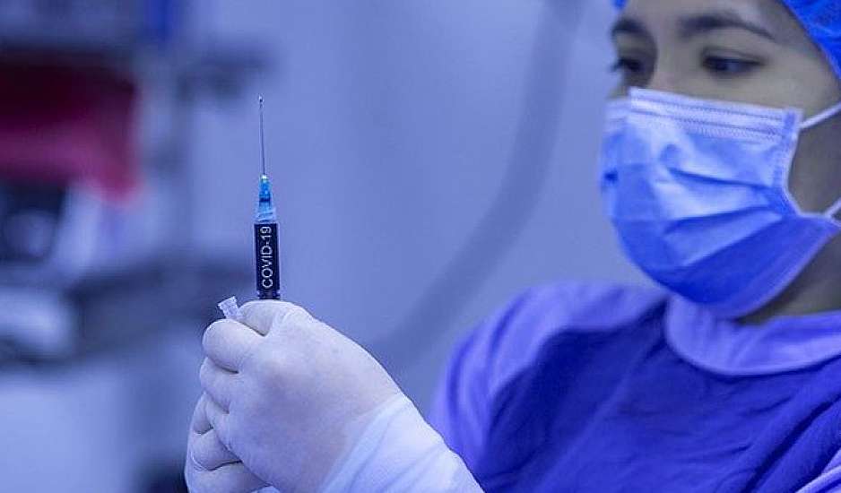 Κορονοϊός: Το Ηνωμένο Βασίλειο εμβολιάζει 200.000 ανθρώπους την ημέρα