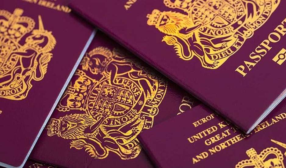 Η Βρετανία ξεκίνησε να εκδίδει διαβατήρια χωρίς την ένδειξη "Ευρωπαϊκή Ένωση"