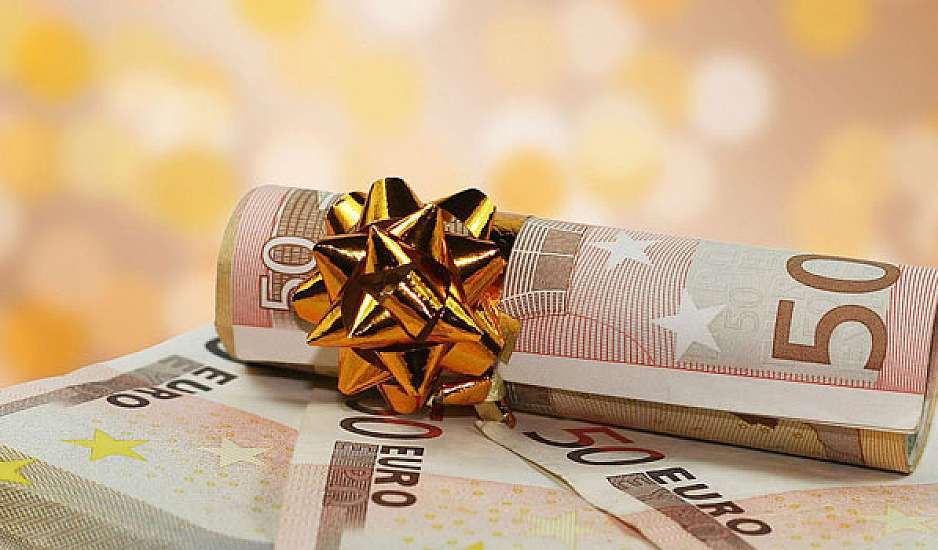Όλα τα επιδόματα των Χριστουγέννων 2023: Οι δικαιούχοι και οι ημερομηνίες πληρωμής