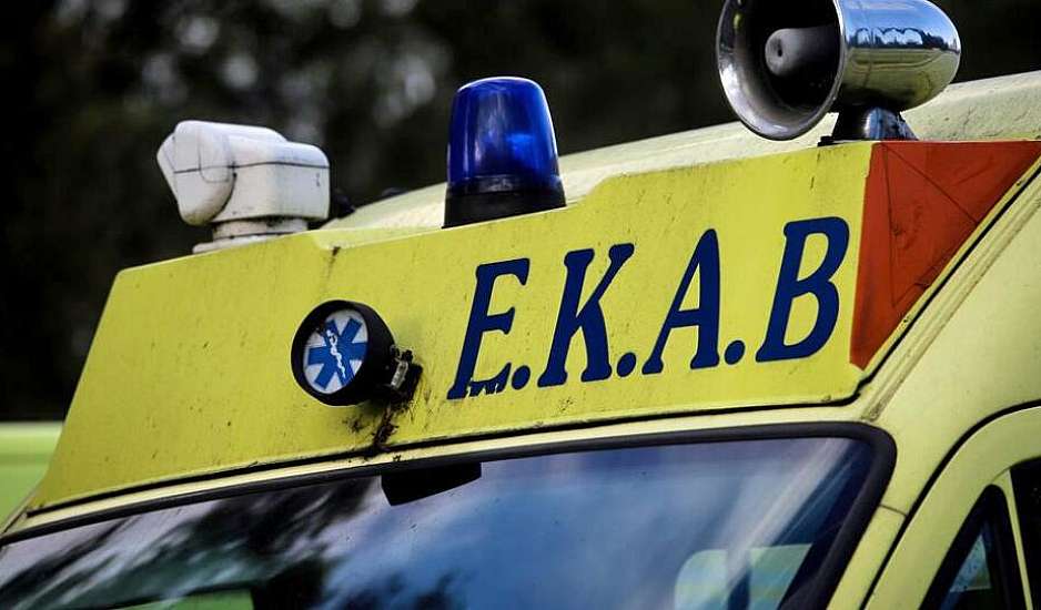 Αθήνα: Σοβαρό τροχαίο με τρία αυτοκίνητα και μία μηχανή – Τραυματίστηκε σοβαρά μία γυναίκα