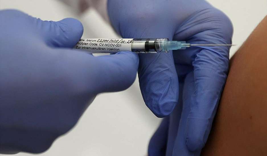 Κορονοϊός: Ανησυχητική η αύξηση των κρουσμάτων – Σύγχυση επιστημόνων για τους εμβολιασμούς της 3ης δόσης