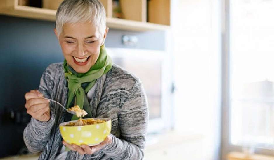 Πώς να χάσετε βάρος στην εμμηνόπαυση: 3 είδη διατροφής που βοηθούν