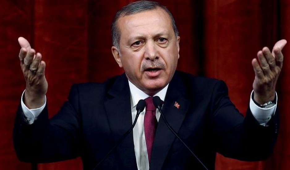Ερντογάν: Το έριξε ξανά στο τραγούδι ενόψει εκλογών – Εγώ τον αγαπώ πολύ, πάρα πολύ