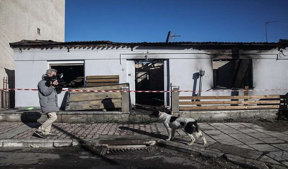 Θεσσαλονίκη: Θρήνος στο τελευταίο αντίο στη μητέρα και τα 2 παιδιά της που κάηκαν μέσα στο σπίτι τους