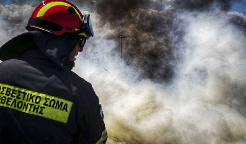 Μεγάλη φωτιά στο Κορίθι στην Ζάκυνθο – Πνέουν θυελλώδεις άνεμοι