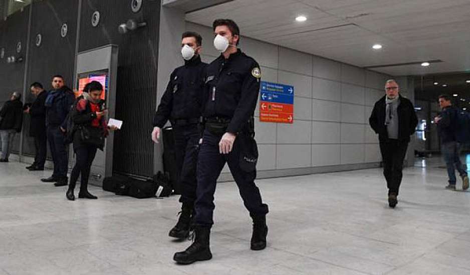 Γαλλία: 100.000 αστυνομικοί για την επιβολή των αυστηρών περιορισμών για τον κορονοϊό