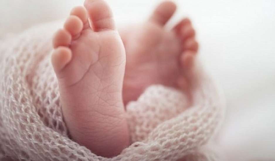 Νεογέννητο μωράκι 13 ημερών με κορονοϊό πέθανε