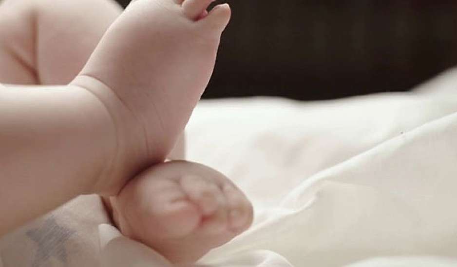 Υγιές το μωράκι που γεννήθηκε από γυναίκα με κορονοϊό στο Αττικό νοσοκομείο