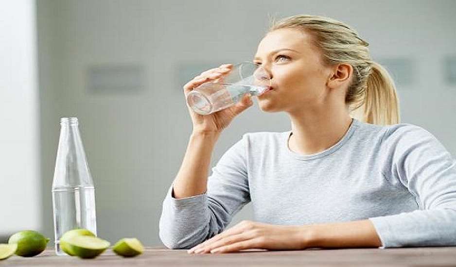 Έξι λόγοι για να πίνεις νερό με άδειο στομάχι