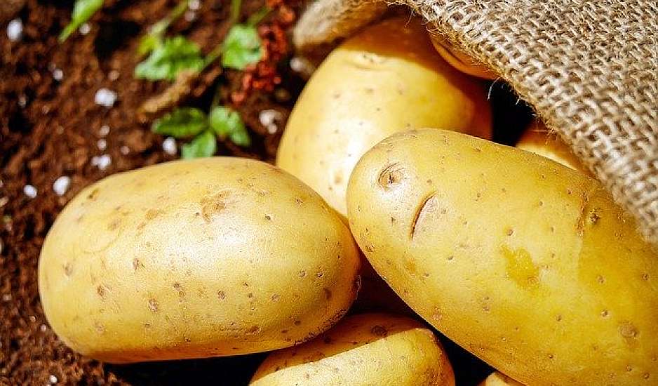 Λευκές πατάτες vs γλυκοπατάτες: Ποιο είδος είναι πιο υγιεινό, σύμφωνα με διατροφολόγο