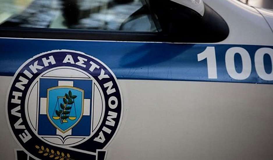 Θεσσαλονίκη: Δέκα άτομα επιτέθηκαν σε υπάλληλο μίνι μάρκετ για να τον ληστέψουν