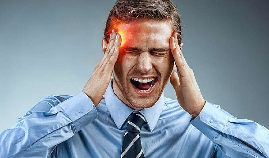 Πονοκέφαλος: Γιατρός αποκαλύπτει το τρικ των 5 λεπτών που θα σας ανακουφίσει
