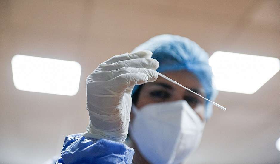 Κορονοϊός: 70 θάνατοι την τελευταία εβδομάδα – Νέα μείωση στα κρούσματα γρίπης