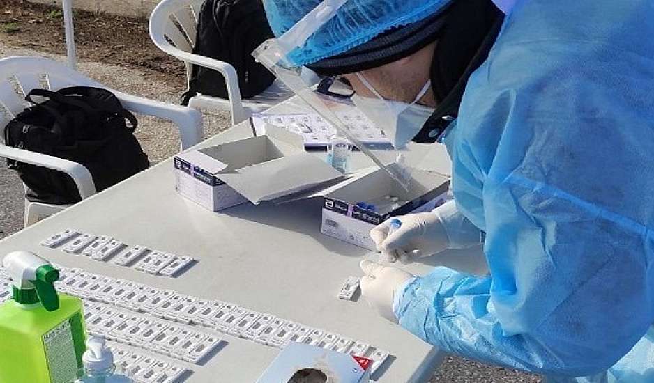 Κορονοϊός - Εξαδάκτυλος - Μανωλόπουλος: Αρκεί  self test - Ενστάσεις για  rapid test σε εμβολιασμένους