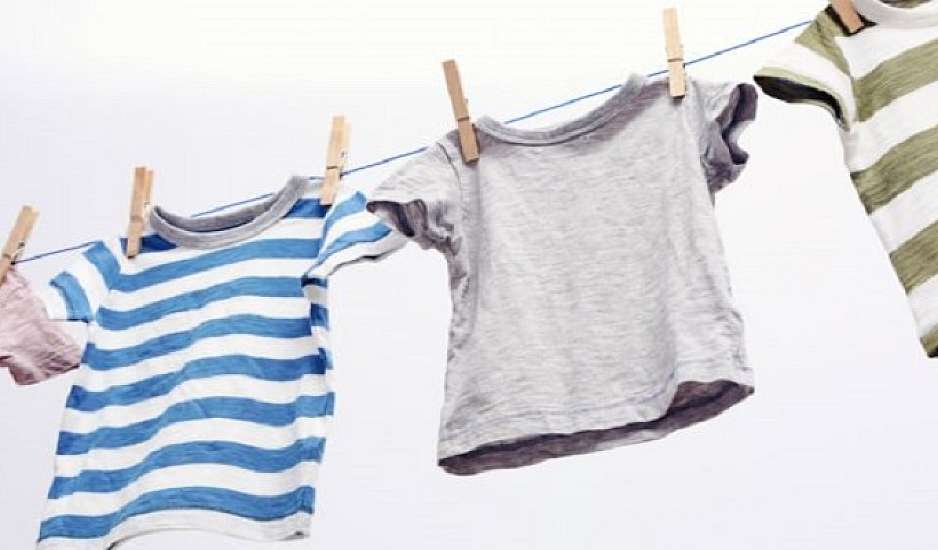 “Μπήκαν” τα ρούχα στο πλύσιμο; To απίστευτο κόλπο που τα επαναφέρει