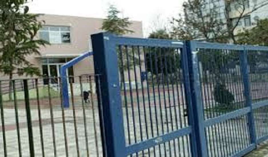 Θεσσαλονίκη: Το πρώτο λουκέτο σε σχολείο λόγω Κορονοϊού