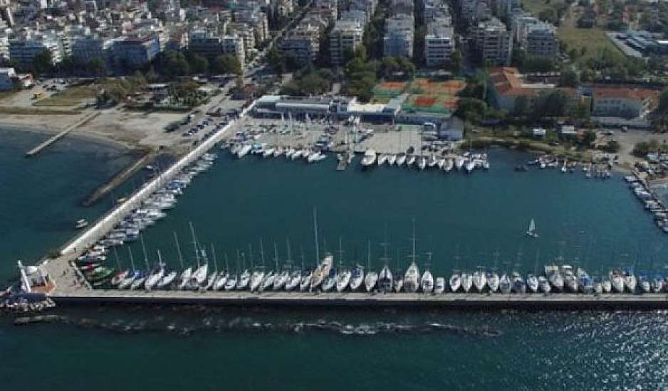 Θεσσαλονίκη: Άρπαξε το κινητό 21χρονης και την έριξε στη θάλασσα