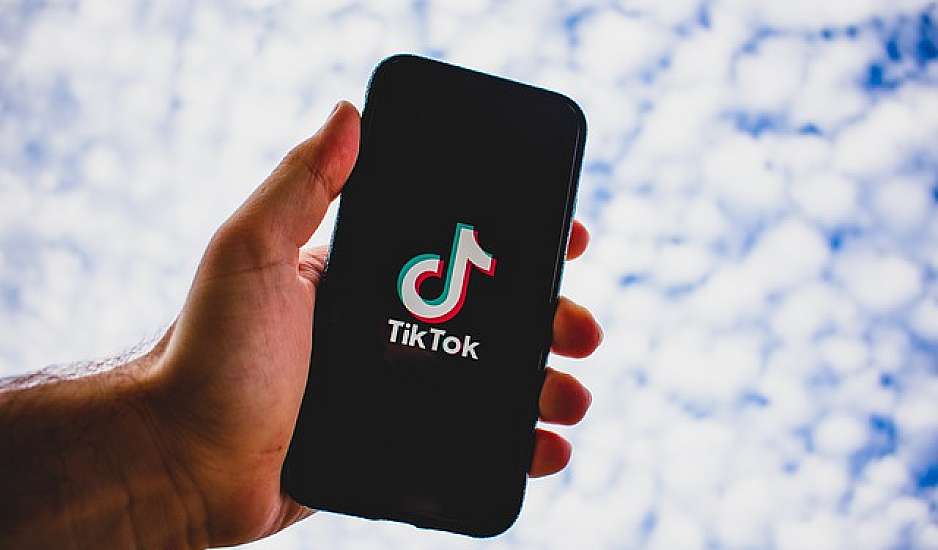 Κομισιόν: Απαγορεύει τη χρήση του TikTok στους υπαλλήλους της για λόγους ασφαλείας